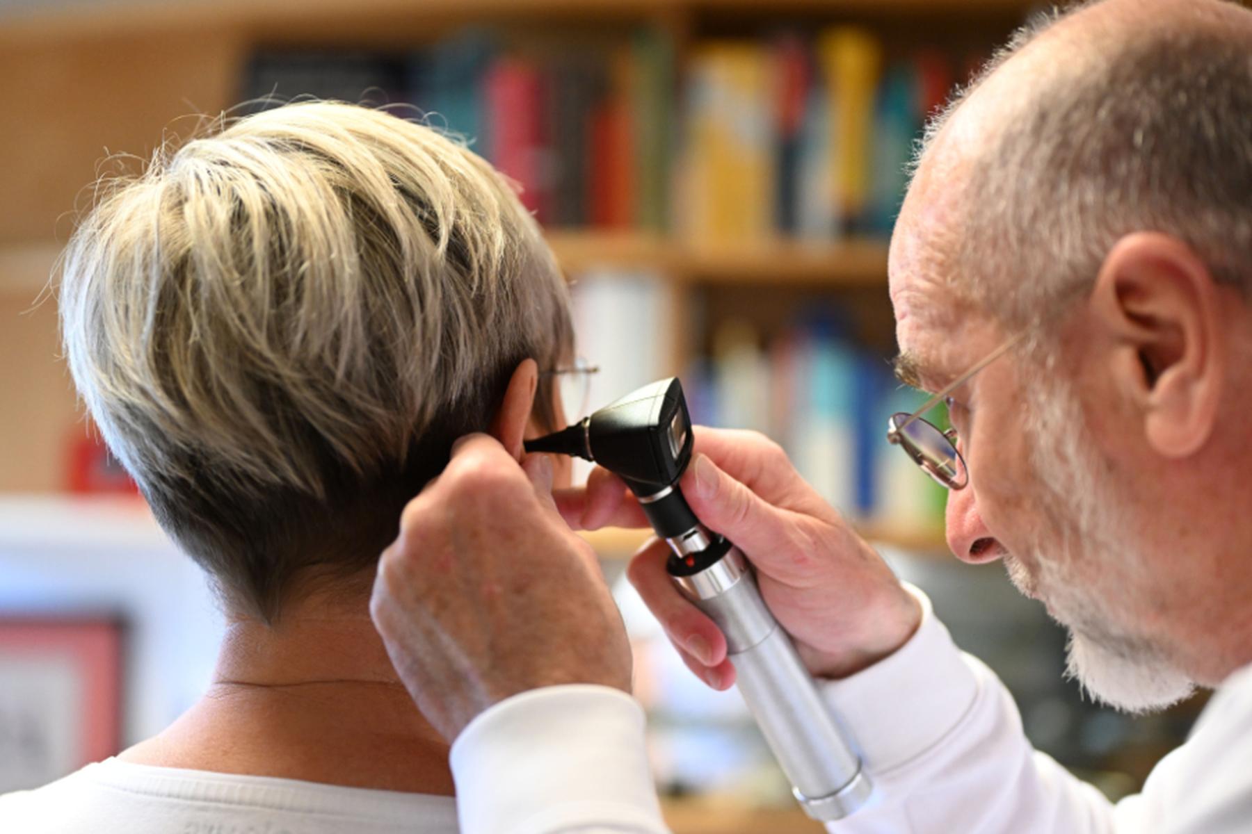 Washington/Peking/Berlin: Ohrstöpsel als Mitursache von Entzündungen des Gehörgangs