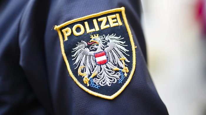 Eine Polizeistreife verfolgte den fliehenden Drogenlenker. | Eine Polizeistreife verfolgte den fliehenden Drogenlenker.