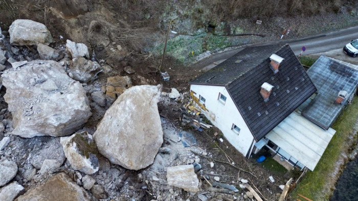 Zwei Arbeiter starben bei dem Felssturz | Zwei Arbeiter starben bei dem Felssturz