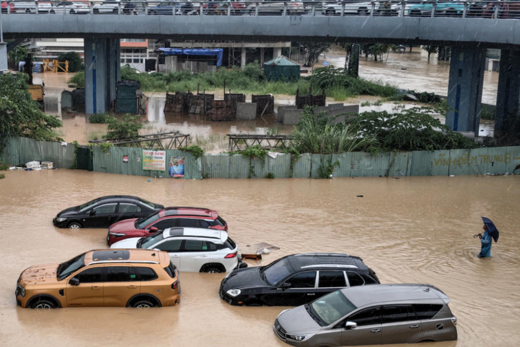 Starkregen in poplave v Vietnamu zahtevali najmanj 16 življenj