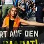 Anja Windl wurde nach Protestaktionen festgenommen | Anja Windl wurde nach Protestaktionen festgenommen