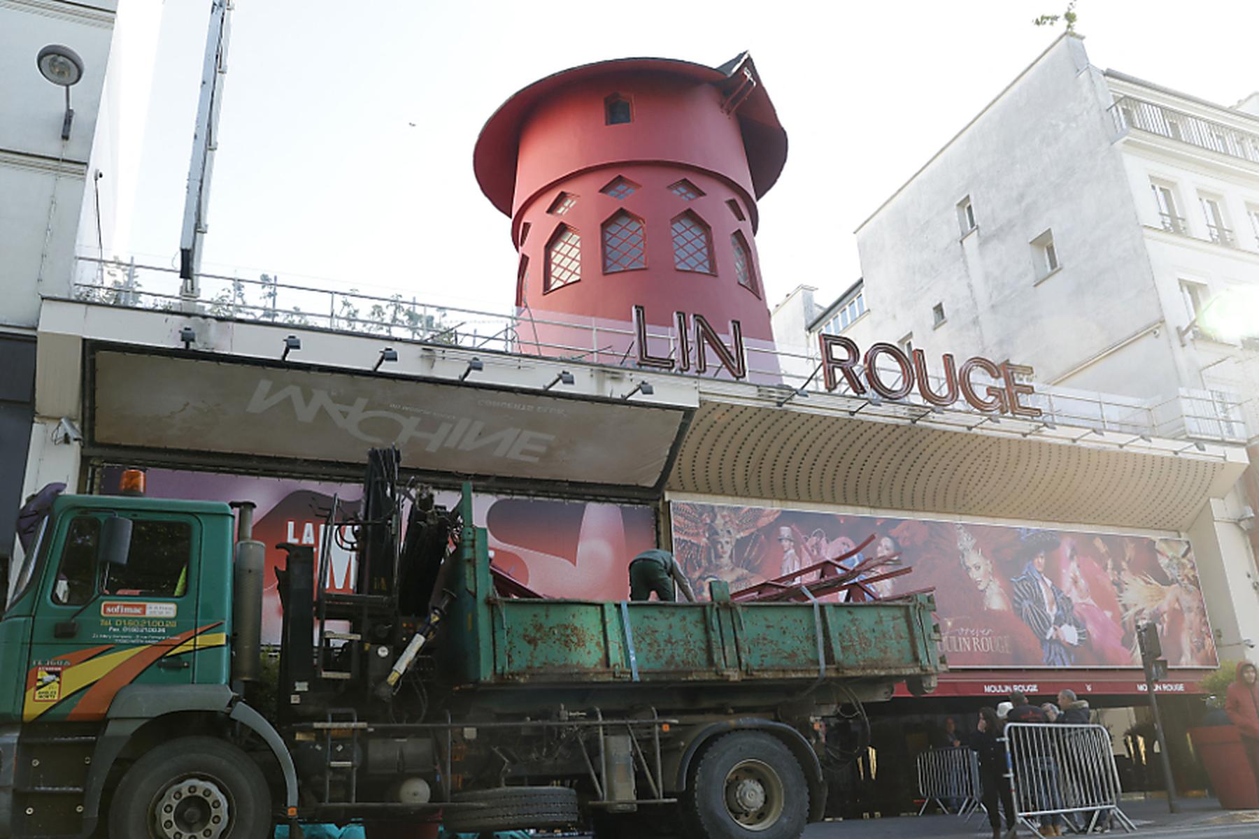 Paris: Windmühlenflügel von Moulin Rouge in Paris herabgestürzt