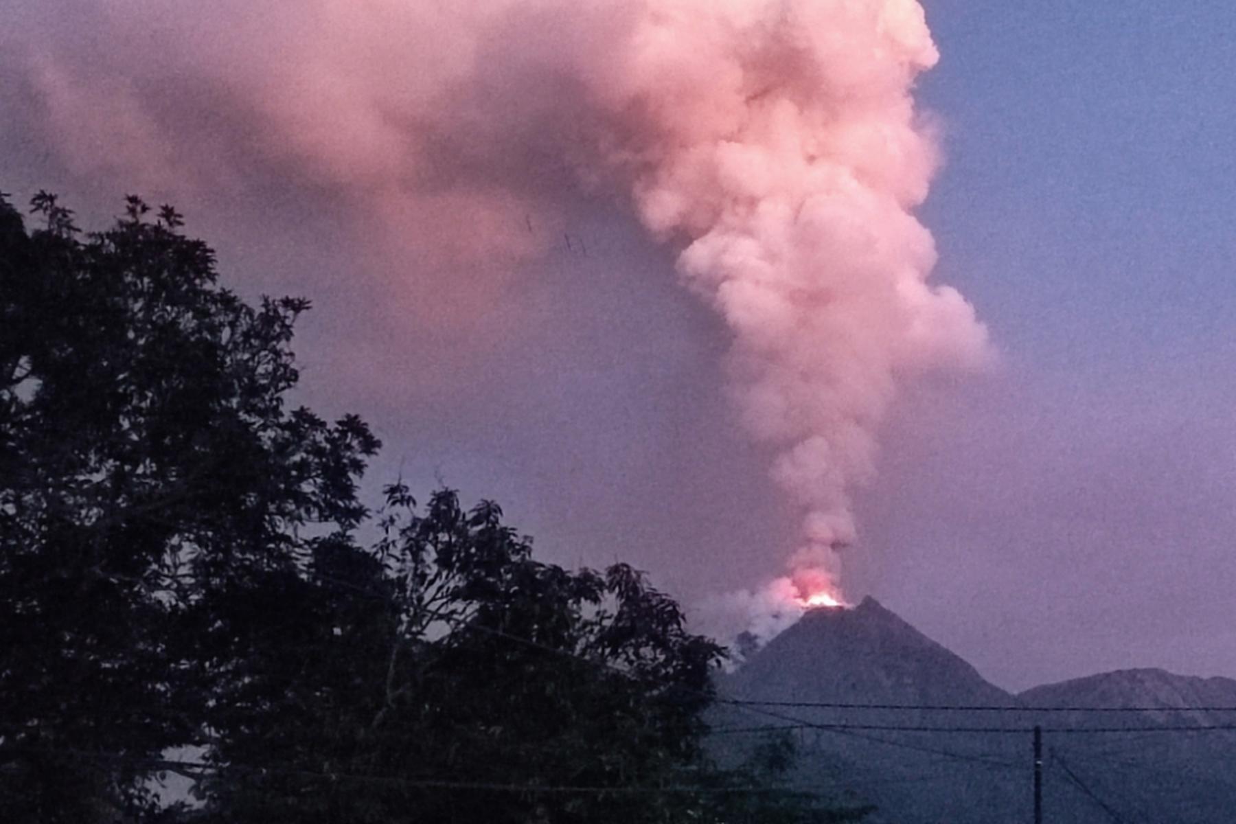 Jakarta: Vulkan Lewotobi Laki-Laki brach gleich zweimal aus