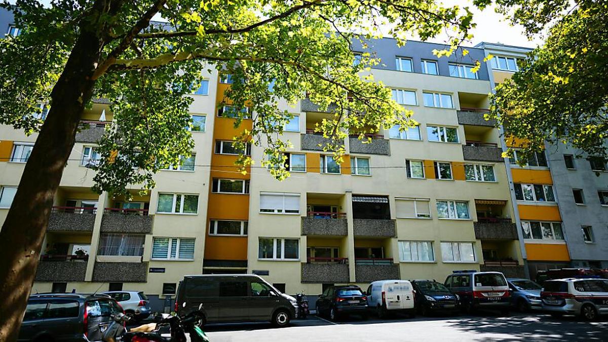 Der 39-Jährige wurde noch vor Ort - bei diesem Haus in Wien-Favoriten - festgenommen | Der 39-Jährige wurde noch vor Ort - bei diesem Haus in Wien-Favoriten - festgenommen