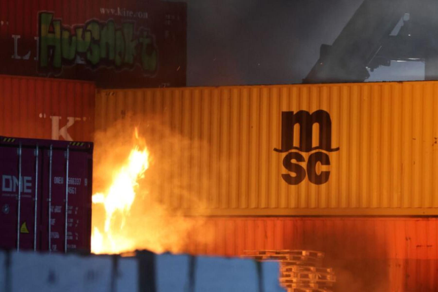 Hamburg: Größter Brand auf Gelände des Hamburger Hafens gelöscht