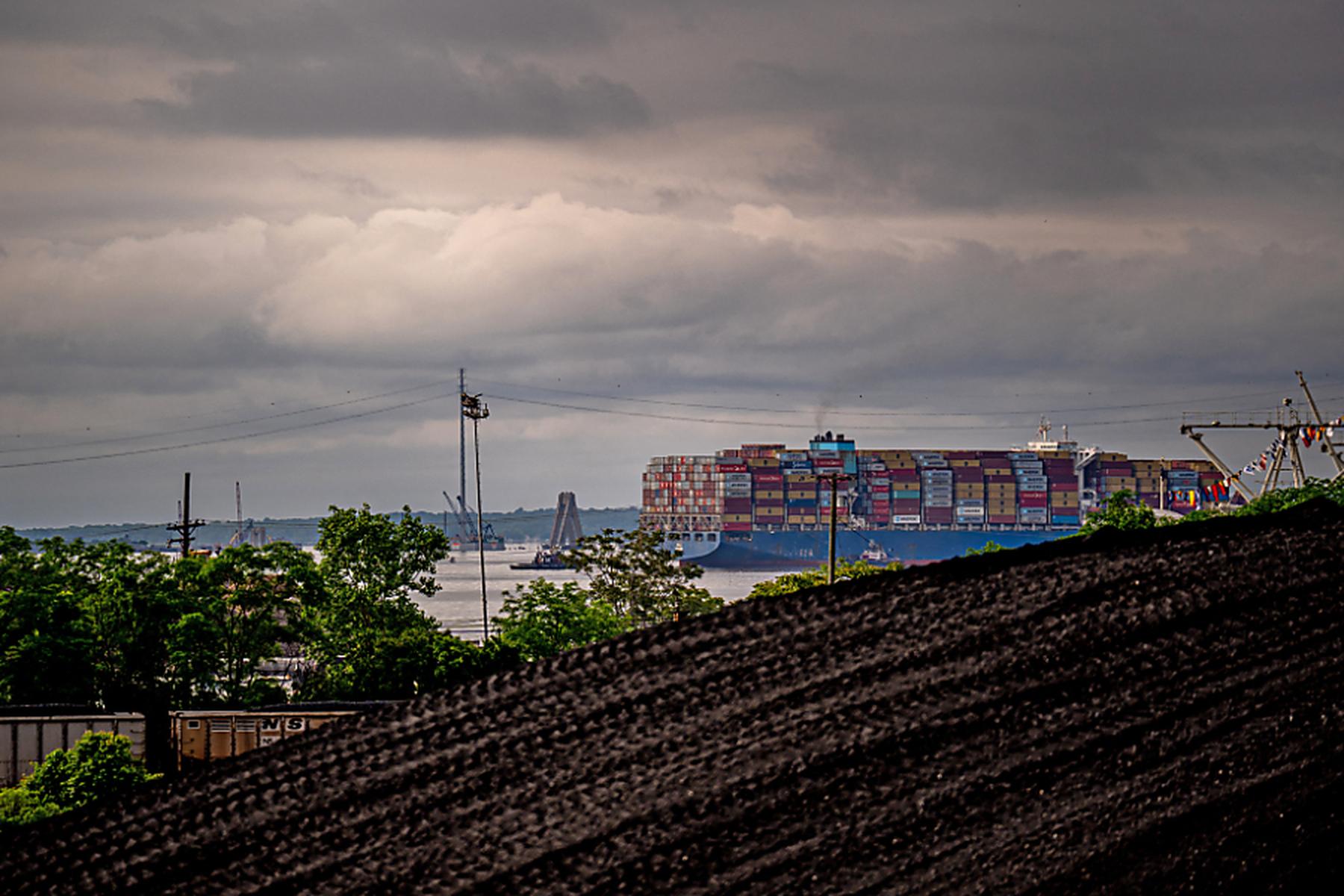 Baltimore (Maryland)/Washington: Frachter nach Brückeneinsturz in Baltimore abtransportiert