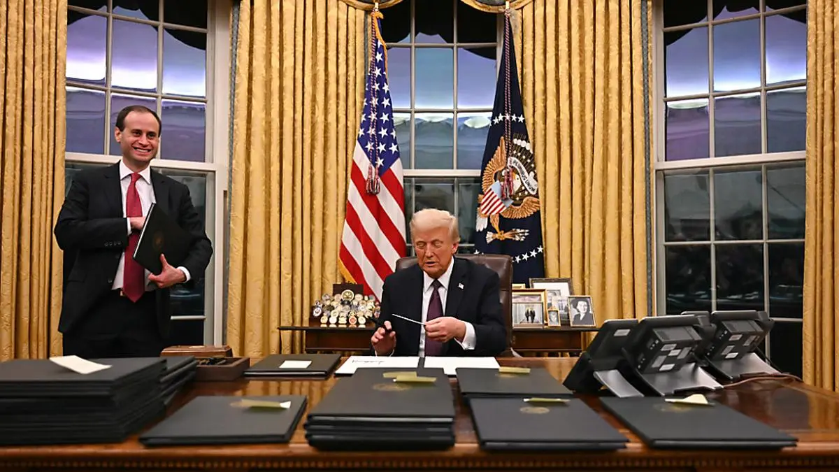 Trump unterzeichnete noch am ersten Tag Austrittserklärung | Trump unterzeichnete noch am ersten Tag Austrittserklärung