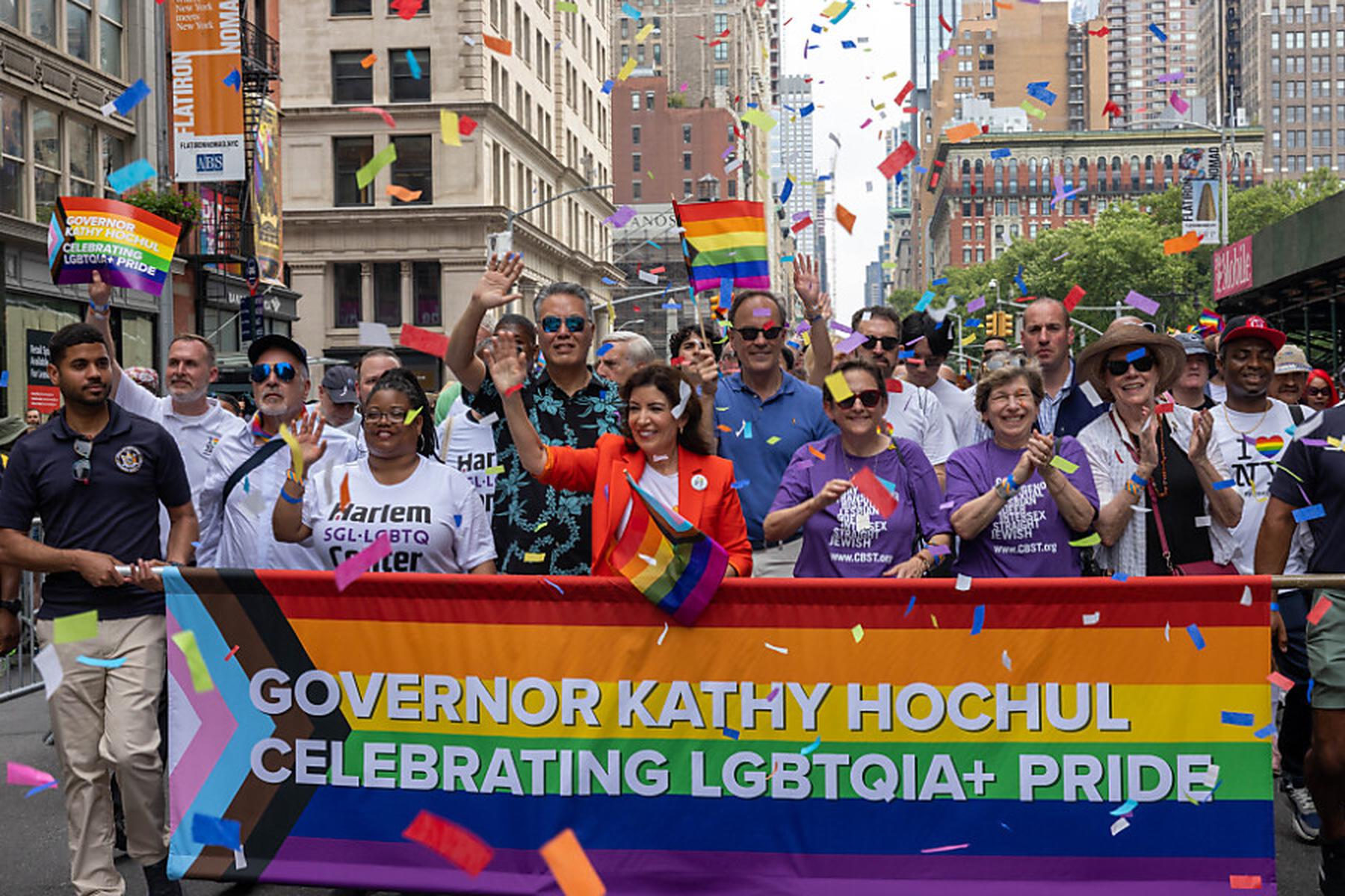 San Francisco/New York: Zehntausende bei Pride-Paraden in San Francisco und New York