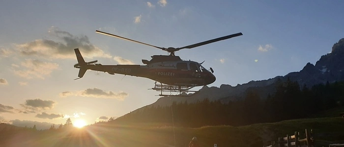 Der Polizeihubschrauber „Libelle“ war Samstagabend in den Schladmiger Tauern im Einsatz (Sujetbild)
