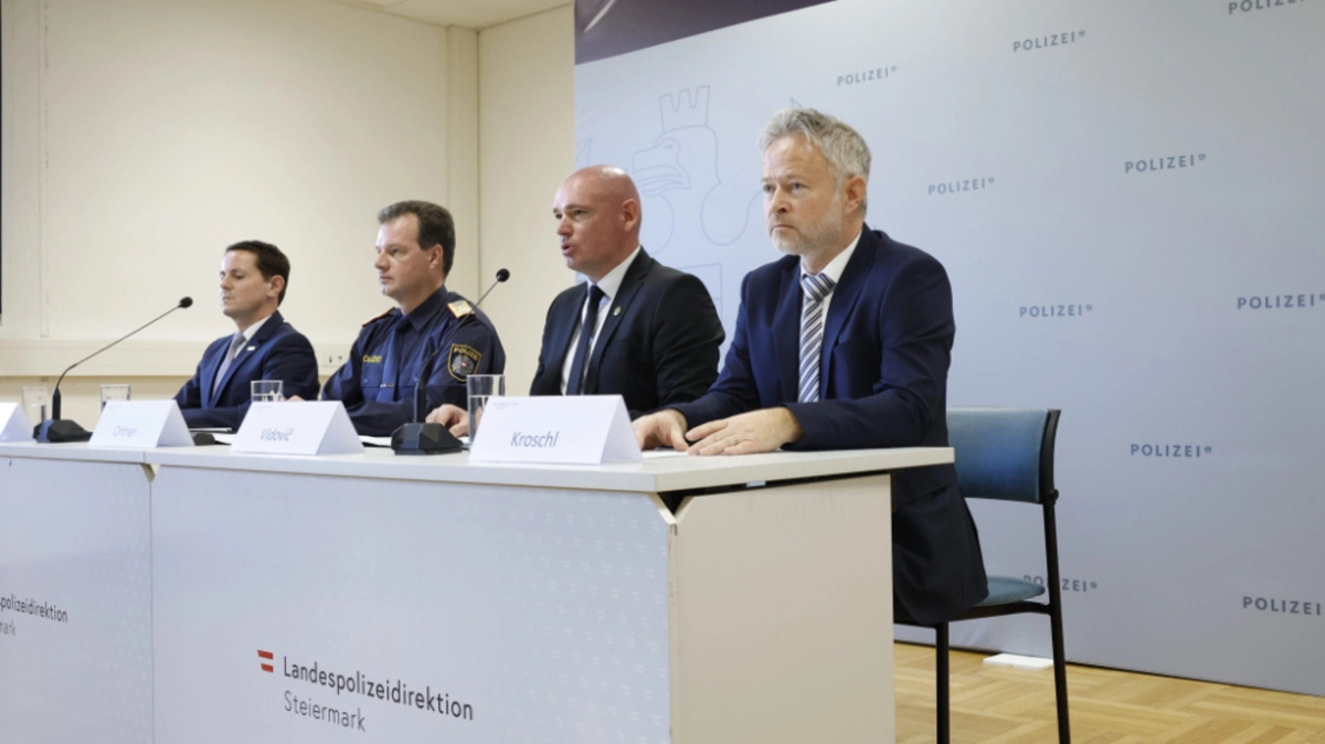 Die ermittlenden Behörden bei der Pressekonferenz am Sonntag | Die ermittlenden Behörden bei der Pressekonferenz am Sonntag