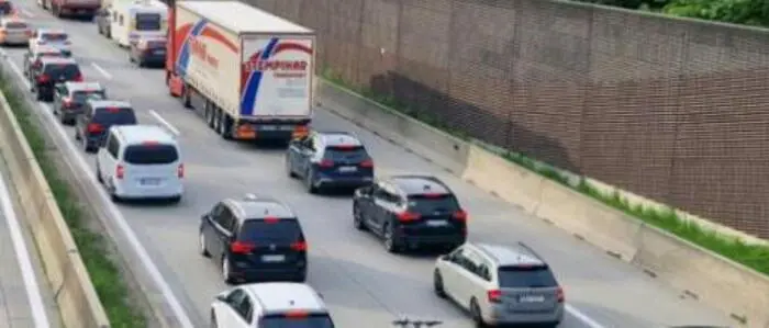 Starker Reiseverkehr sorgt für Staus | Der starke Reiseverkehr sorgt für Staus, wie auf der Tauernautobahn