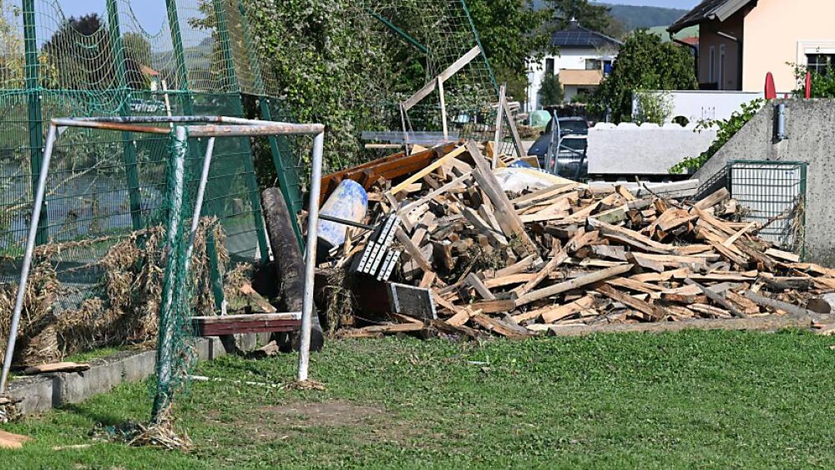 Aufräumarbeiten nach Unwetterkatastrophe in Niederösterreich dauern an | Aufräum-Arbeiten nach Unwetter-Katastrophe in Niederösterreich dauern an