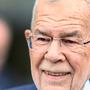 Bundespräsident Van der Bellen dankte den Einsatzkräften | Bundespräsident Van der Bellen dankte den Einsatzkräften