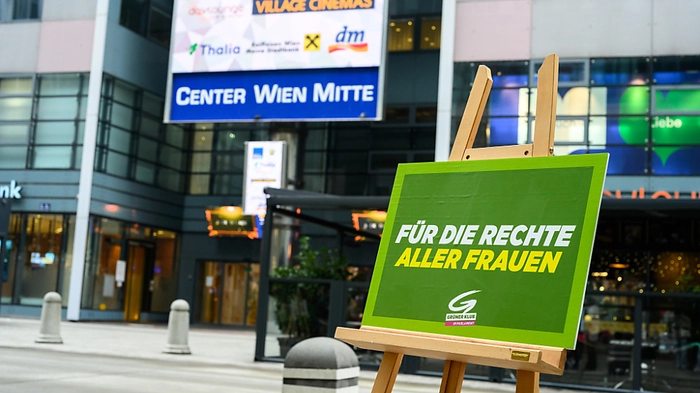Der Angeklagte hatte die 14-Jährige am Bahnhof Wien-Mitte getroffen | Der Angeklagte hatte die 14-Jährige am Bahnhof Wien-Mitte getroffen