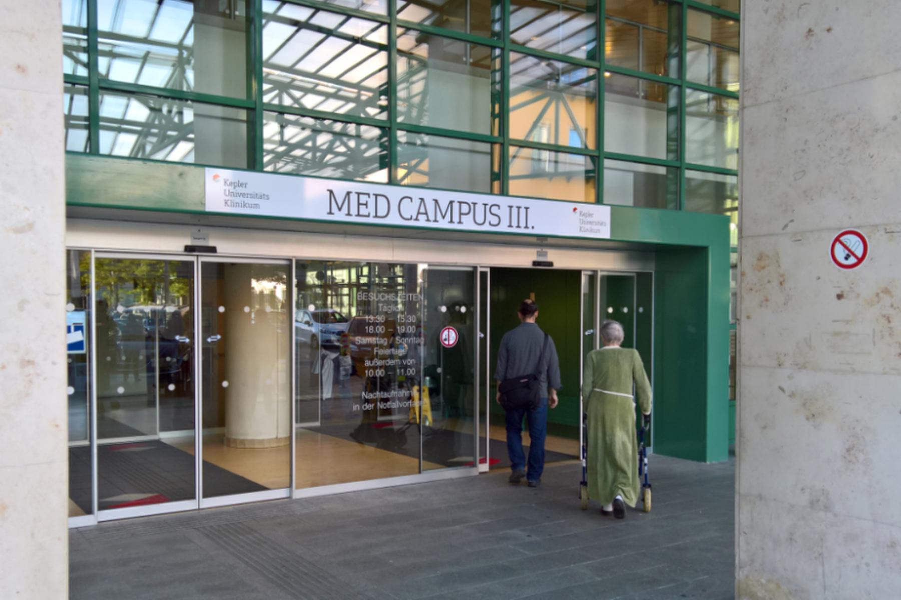 Linz: Änderung der Gebühr für Begleitung von Kids im Spital