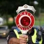 In Vorarlberg schleifte ein 83-Jähriger betrunken einen Polizisten mit