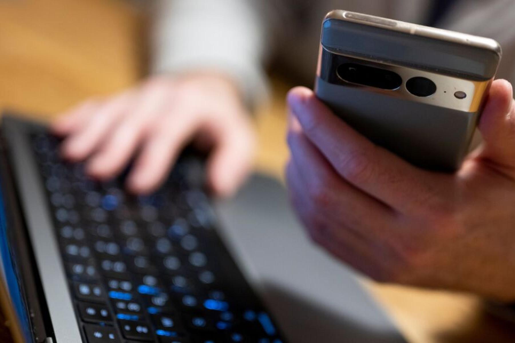 Spittal/Drau/Klagenfurt: Frau wollte nach Onlinebetrug zu Kärntner Entertainer ziehen