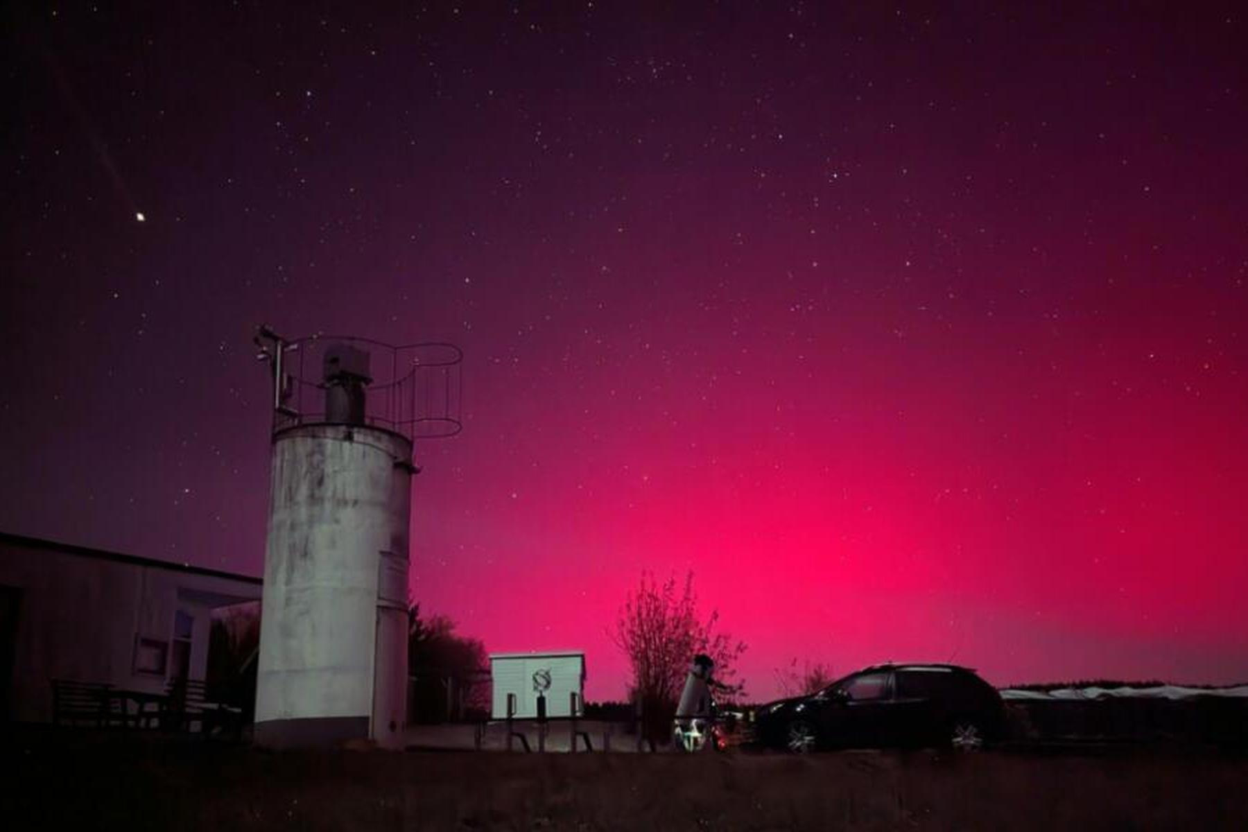 Wien: Helle Polarlichter über Österreich
