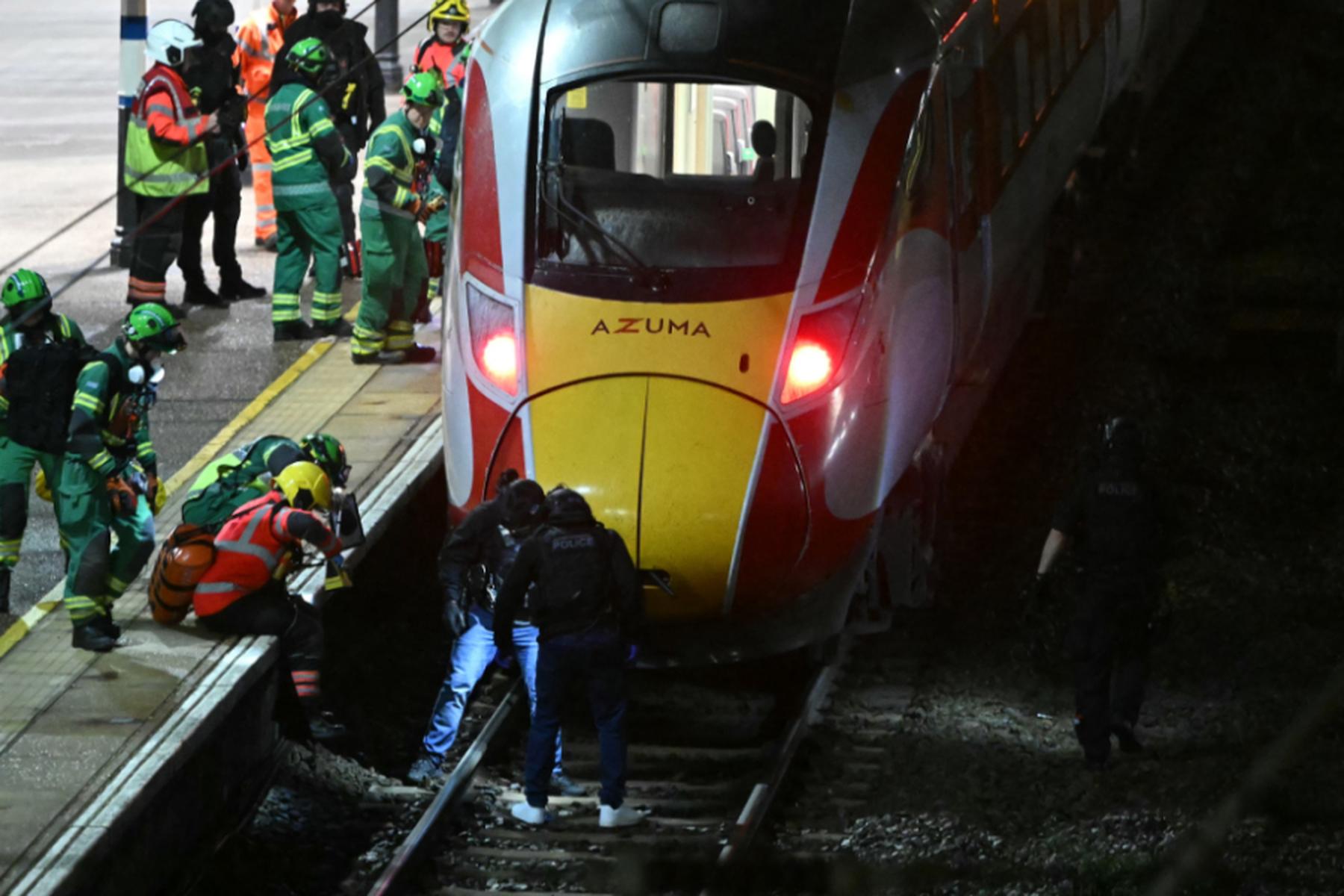London: Zehn Menschen in Zug in England niedergestochen