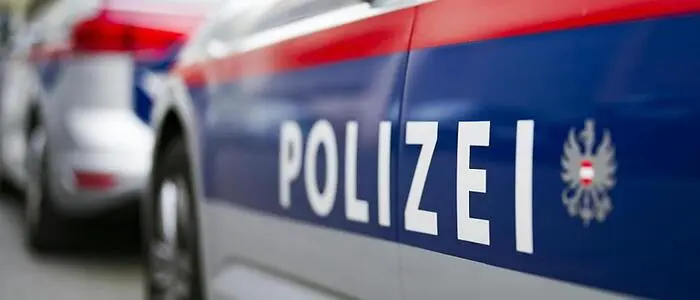 Die Kassiererin des Supermarktes wurde mit einer Faustfeuerwaffe bedroht