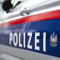 Die Kassiererin des Supermarktes wurde mit einer Faustfeuerwaffe bedroht