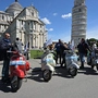 Vespa-Schwarm in Pisa mit rund 8.000 Rollern | Vespa-Schwarm in Pisa mit rund 8.000 Rollern