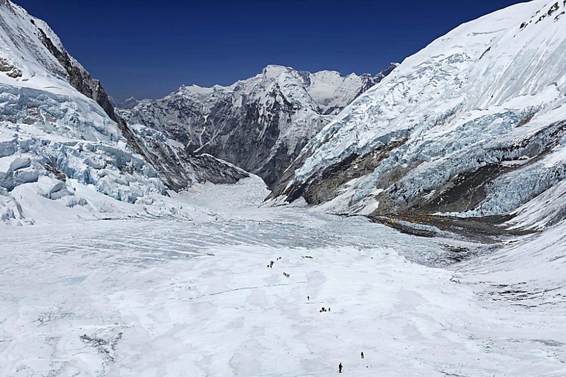 Kathmandu: Rund 570 Personen besteigen Mount Everest in dieser Saison