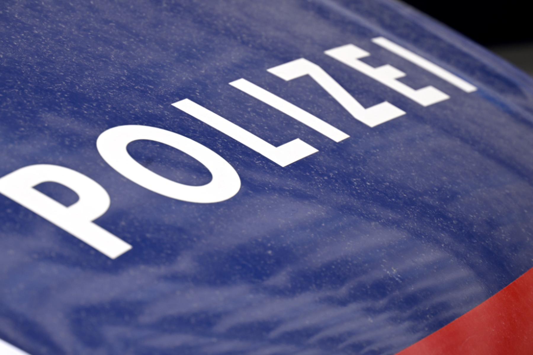 Wien: Zweijähriger in Wien von Polizei aus Kofferraum befreit