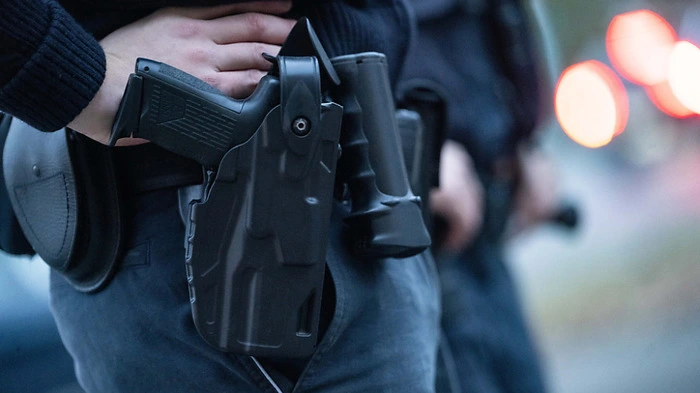 Ein Tiroler Polizist gab unabsichtlich einen Schuss ab | Ein Tiroler Polizist gab unabsichtlich einen Schuss ab