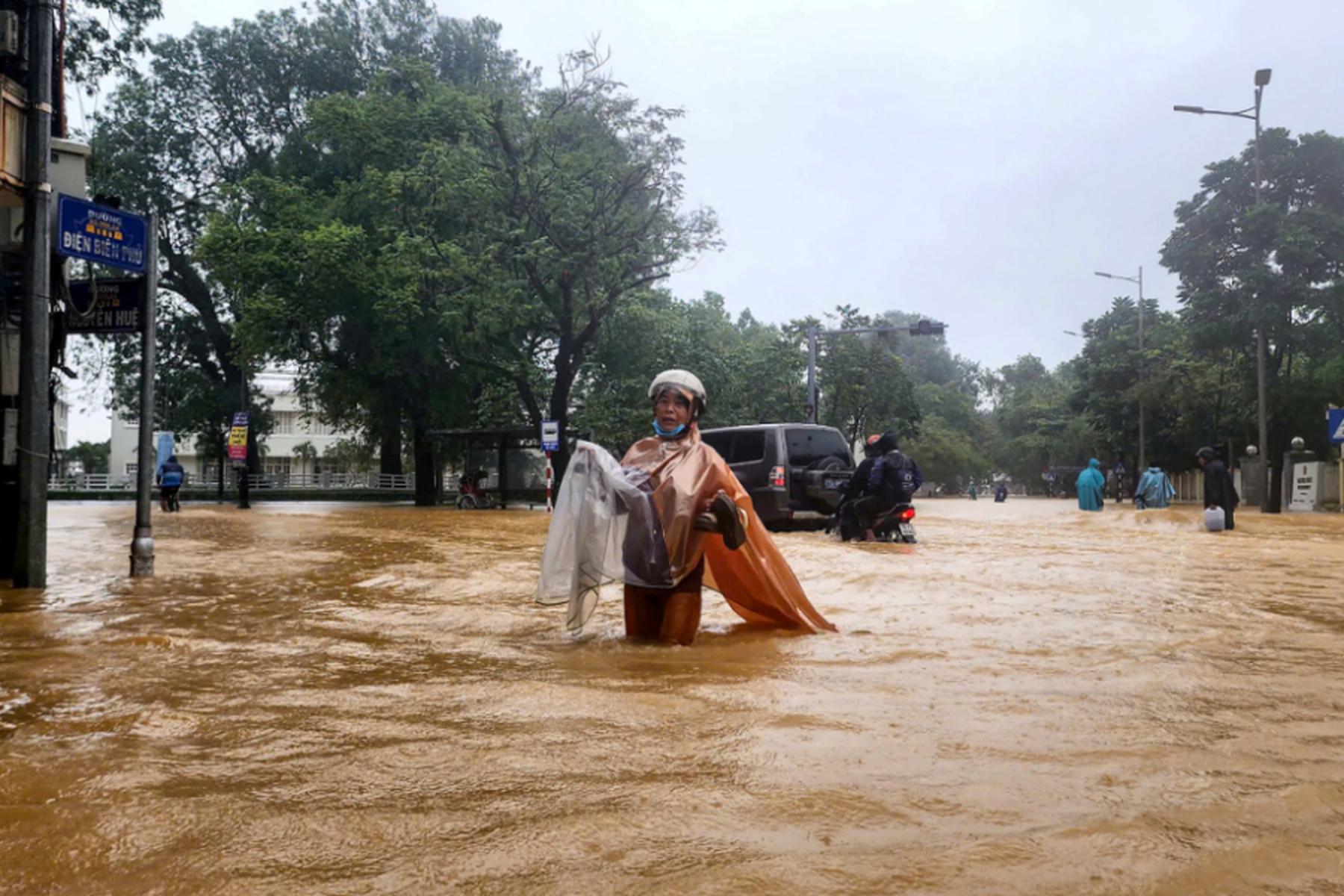 Hanoi: Tausende Menschen in Vietnam wegen Rekordregens evakuiert