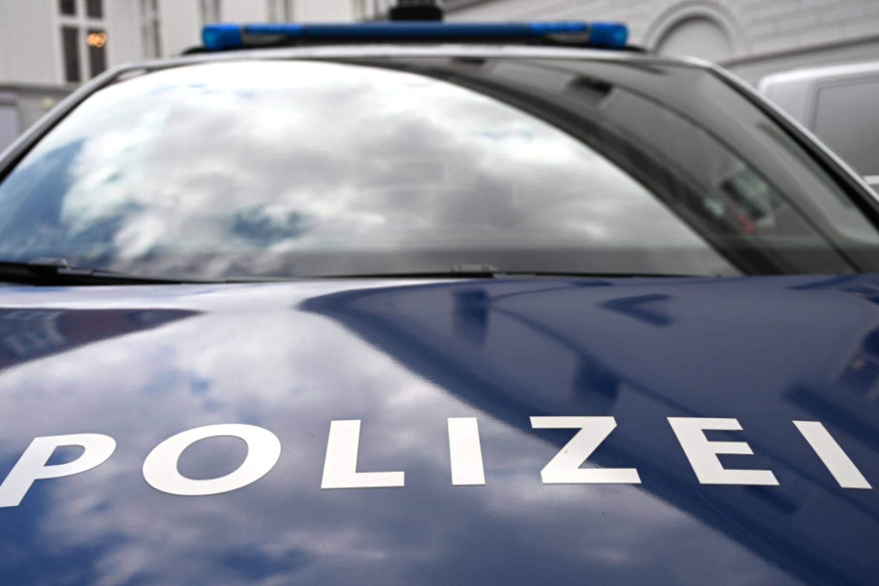 Wien: Betrunkener stößt Wiener Parksheriff mit Auto nieder