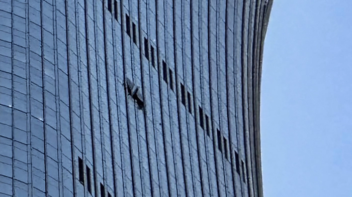 In der Fassade war ein Loch zu erkennen | In der Fassade war ein Loch zu erkennen