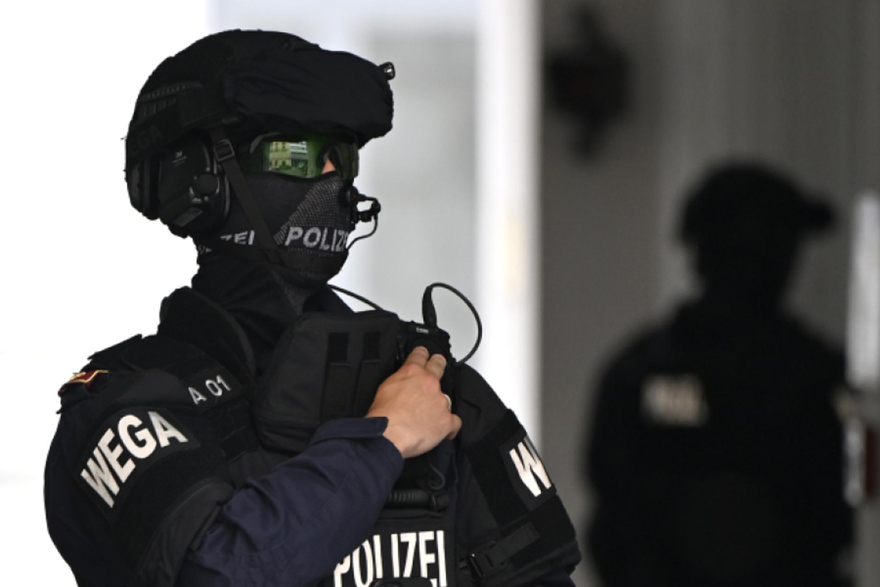 V Dunaju zaradi strela iz stanovanjskega okna sprožili obsežno policijsko akcijo