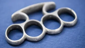 17-Jähriger griff im Zuge des Streits auch zum Schlagring | 17-Jähriger griff im Zuge des Streits auch zum Schlagring