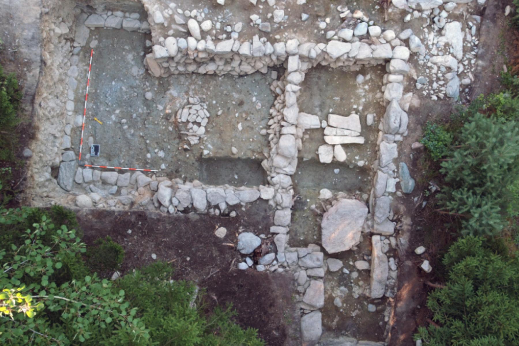 Birgitz: Innsbrucker Archäologen legen Gebäude aus der Eisenzeit frei