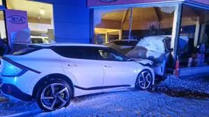 Insgesamt wurden vier Fahrzeuge beschädigt | Insgesamt wurden vier Fahrzeuge beschädigt