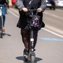 Der E-Scooter-Fahrer war ohne Helm unterwegs gewesen | Der E-Scooter-Fahrer war ohne Helm unterwegs gewesen