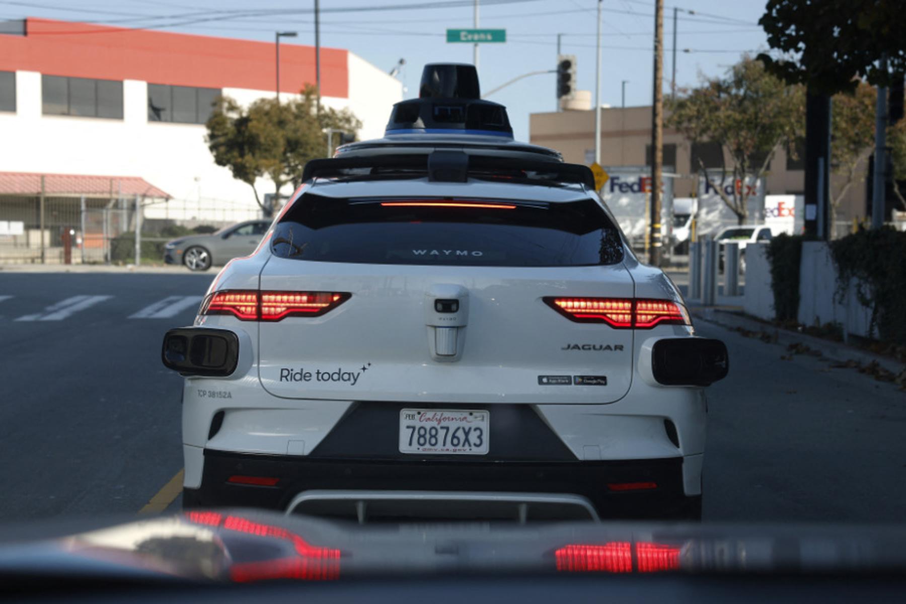 San Francisco: Geburt in Waymo-Robotaxi in San Francisco