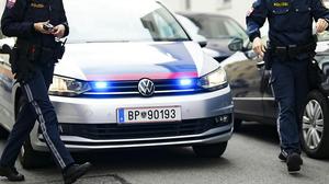 Die Polizei sucht in Innsbruck nach einem Bankräuber | Die Polizei sucht in Innsbruck nach einem Bankräuber