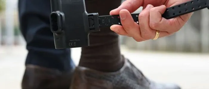 Der Innenminister will den Einsatz elektronischer Fußfesseln ausweiten | Der Innenminister will den Einsatz elektronischer Fußfesseln ausweiten