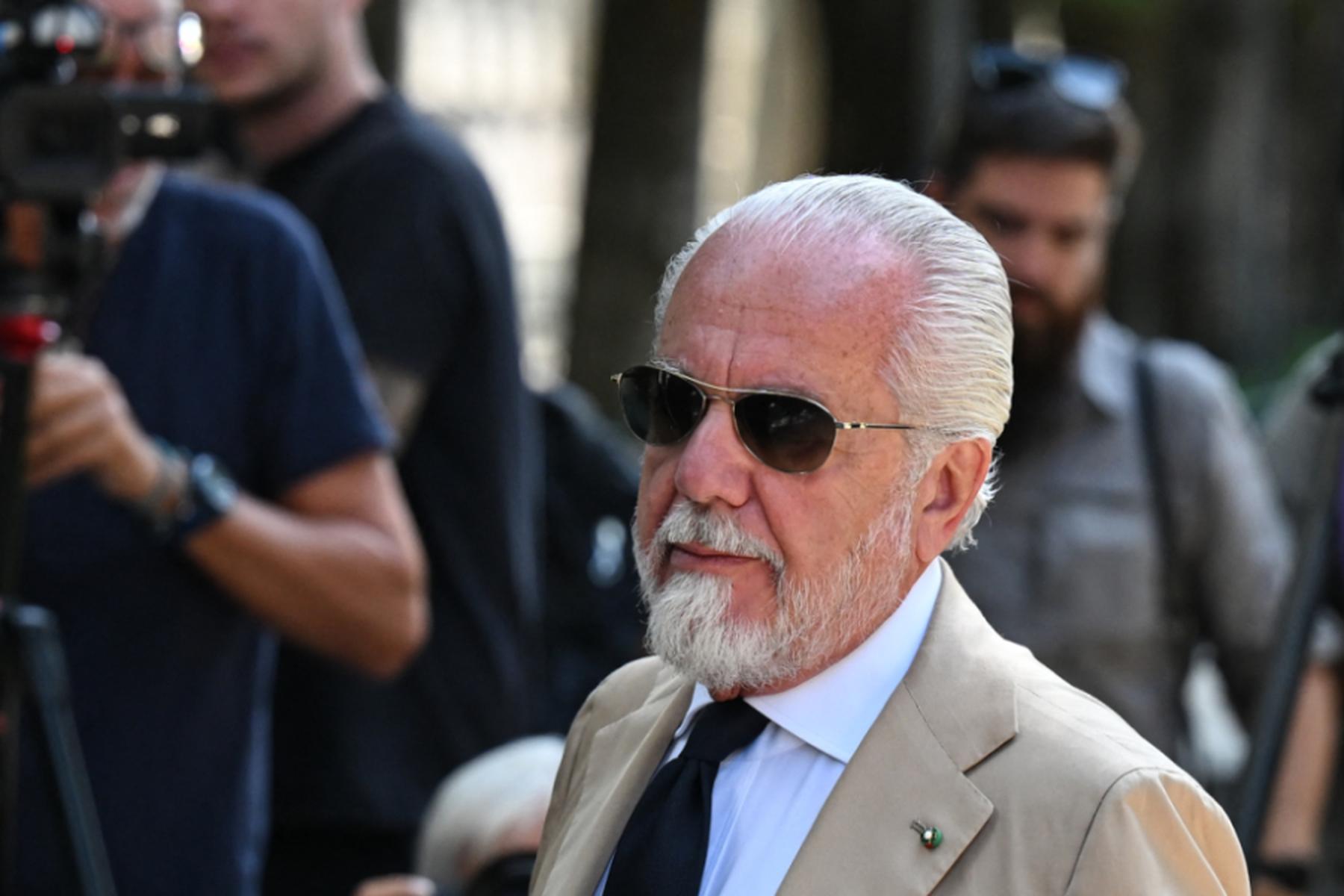 Mailand: Erneut lange Schlangen in Mailand am Sarg von Armani