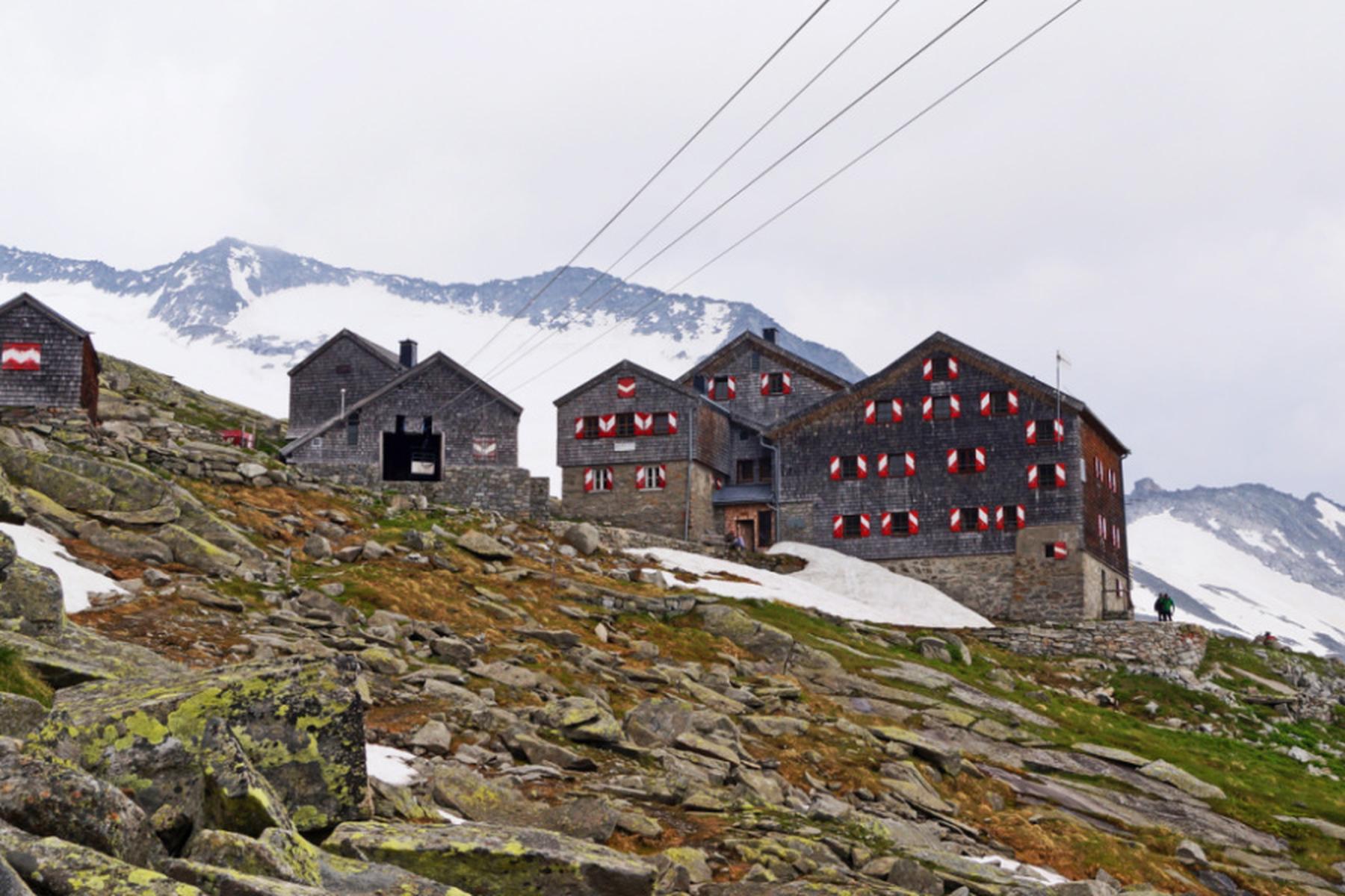 Innsbruck/Wien: Alpenverein mit Knigge gegen Rücksichtslosigkeit auf Hütten