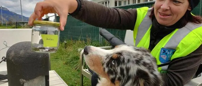 Artenspürhund "Inuki" mit Besitzerin Naturschutz-Rangerin Ursula Schelling | Artenspürhund "Inuki" mit Besitzerin Naturschutz-Rangerin Ursula Schelling