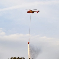 Löschhubschrauber unterstützten die Feuerwehrleute