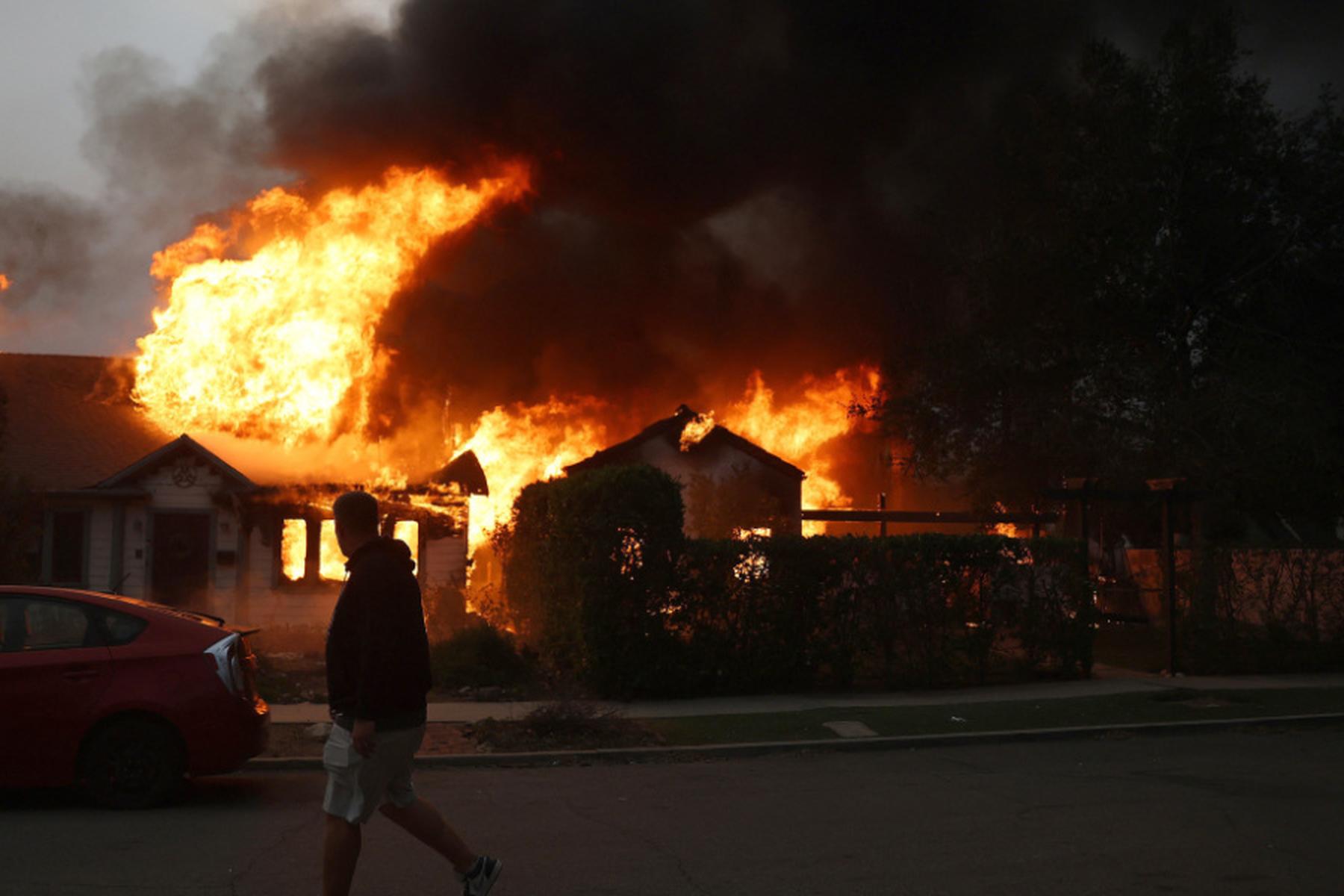 Santa Barbara (Kalifornien): Riesiges Feuer breitet sich in Kalifornien aus