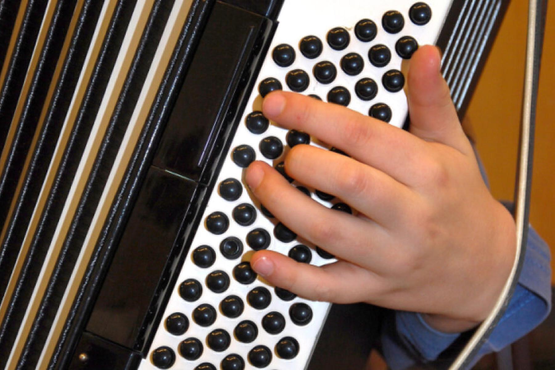 V Hartbergu na Štajerskem vlomilci ukradli glasbila za več deset tisoč evrov