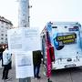 Amtliche Kundmachung und Info-Bus am Reumannplatz | Amtliche Kundmachung und Info-Bus am Reumannplatz