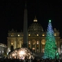 Christbaum leuchtet auf dem Petersplatz | Christbaum leuchtet auf dem Petersplatz