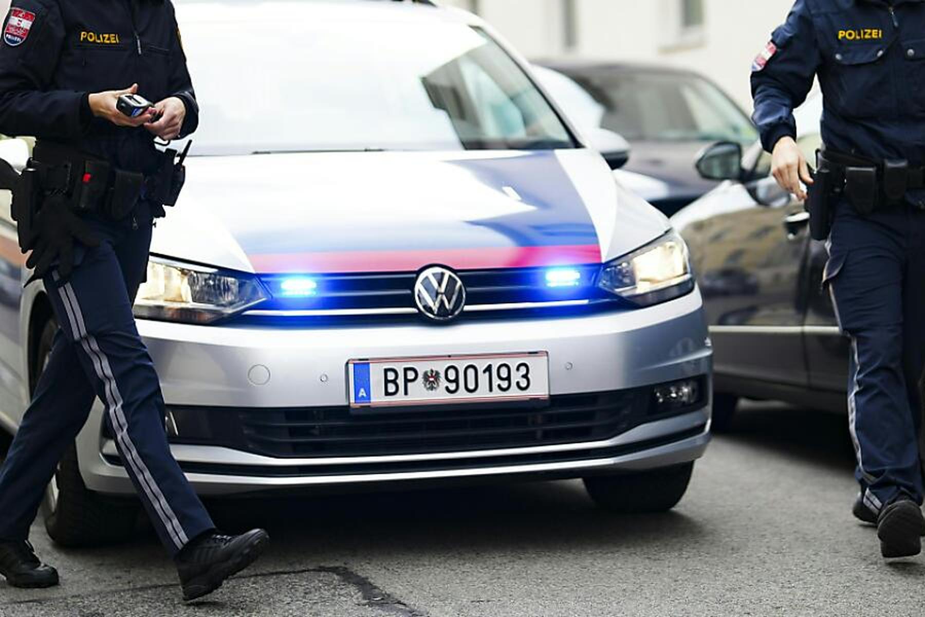 Fahrerflucht   | Polizei sucht in Kärnten nach blauem Sattelschlepper