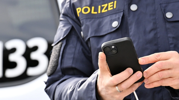 Die Polizei musste im Schwimmbad für Ruhe sorgen | Die Polizei musste im Schwimmbad für Ruhe sorgen